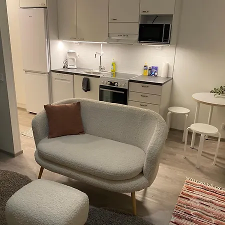 Moderni Yksioe, Omalla Autopaikalla *