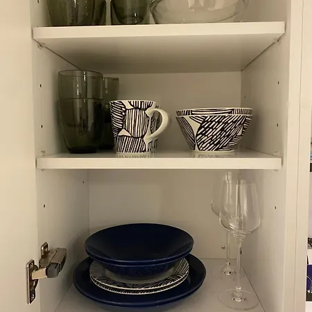 Moderni Yksioe, Omalla Autopaikalla