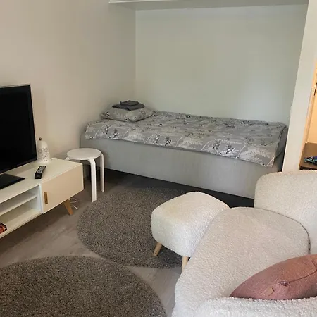 Apartment Moderni Yksioe, Omalla Autopaikalla