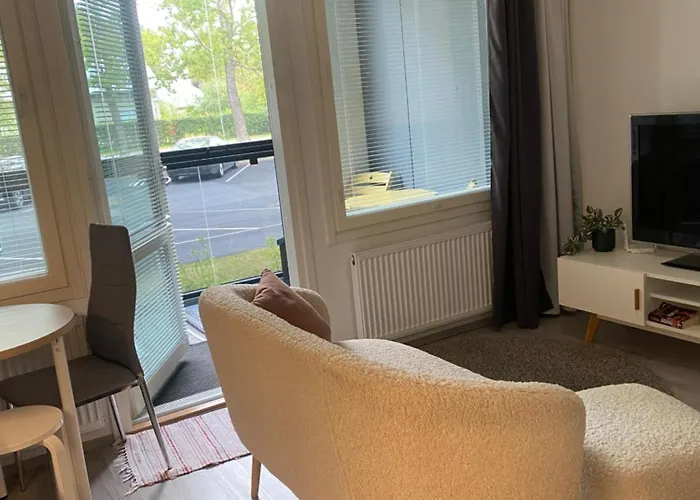 Moderni Yksioe, Omalla Autopaikalla アパート *